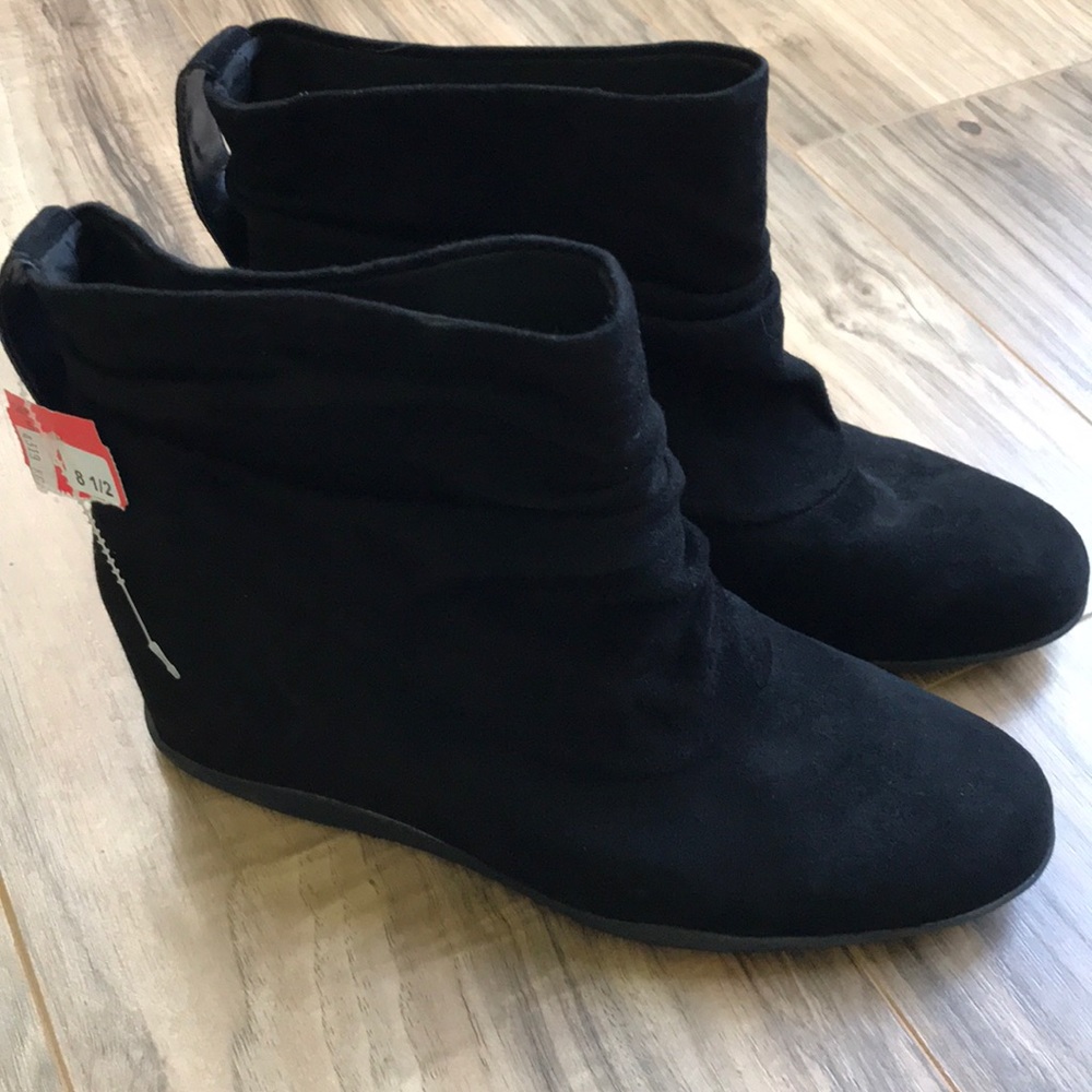Me Too suede slouch wedge Houston bootie  8.5